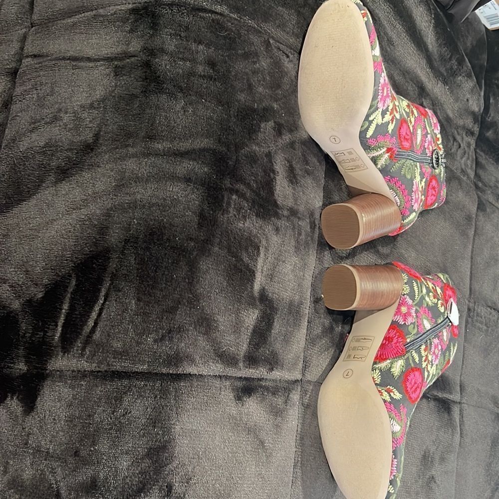 Soul society brand new pink embroidered floral boots size 7 - Picture 4 of 5